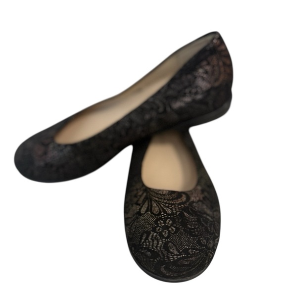 SAS NWOT 7.5 Wide “Scenic Slip) Women's Elegant Black metallic Lace pattern Flat - Picture 2 of 15